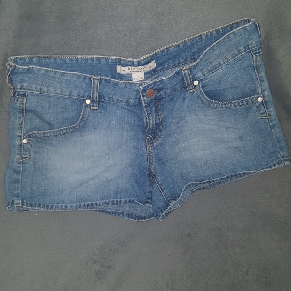 OLD NAVY FESTIVAL JEAN SHORTS NEW DISTRESSED NEW